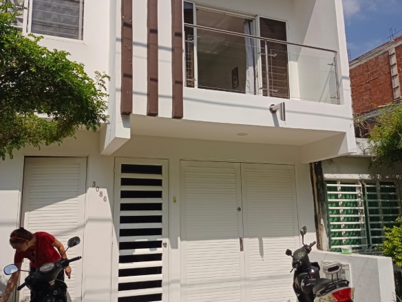 CASA BIFAMILIAR LOMITAS