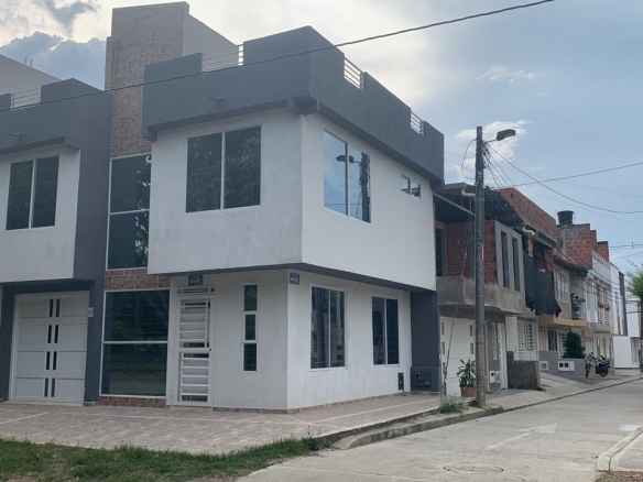 CASA ESQUINERA SAN BENITO
