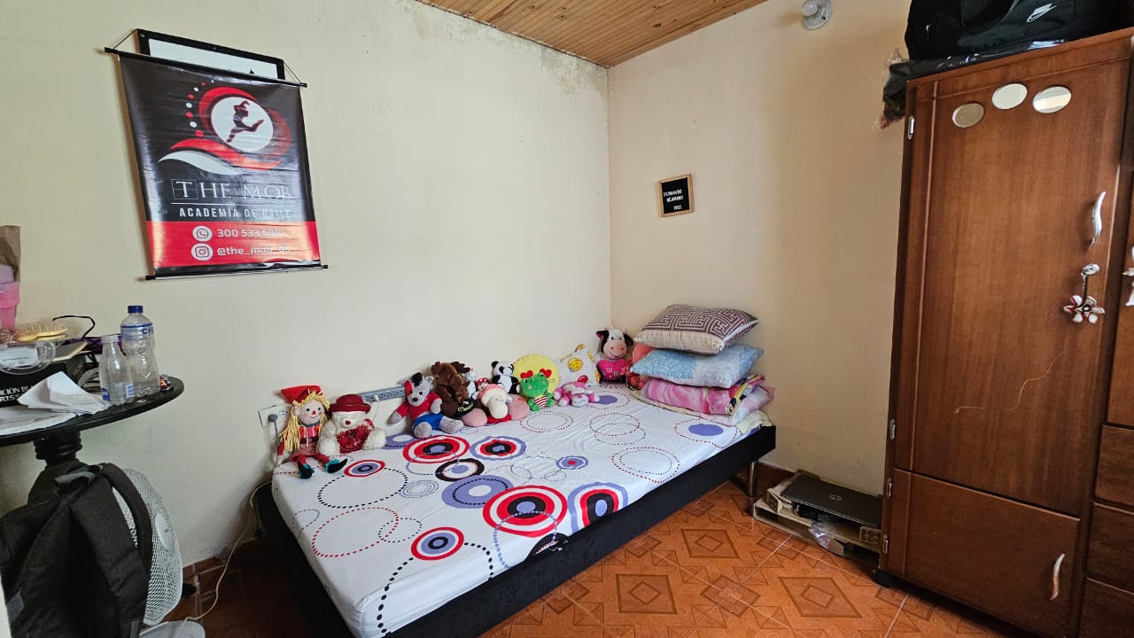 CASA BIFAMILIAR BARRIO SAN PEDRO CLAVER