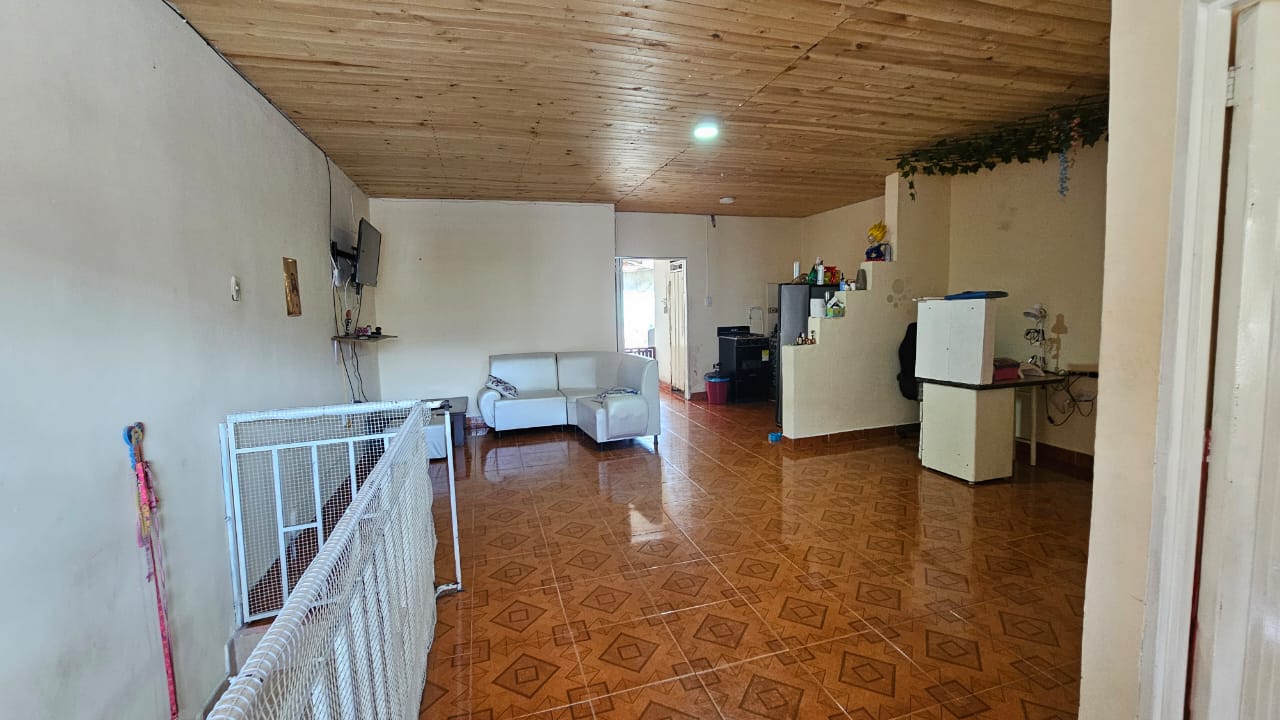 CASA BIFAMILIAR BARRIO SAN PEDRO CLAVER